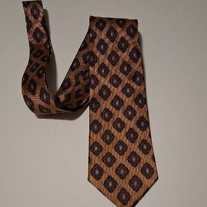 Bruno Pirttelli 100 % Silk   Sophisticated Geometric Tie in Gold and Blue